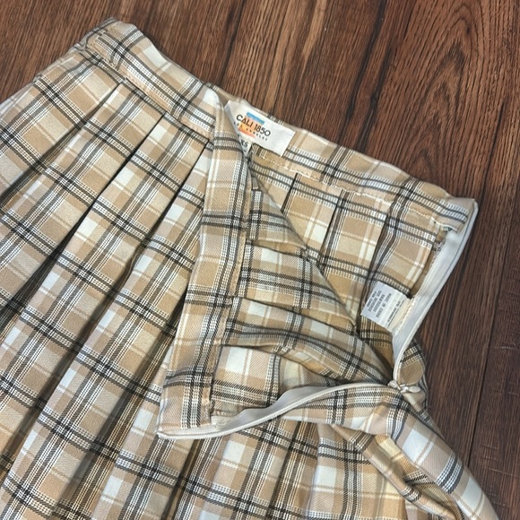 High waisted pleated skirt - Picture 2 of 2